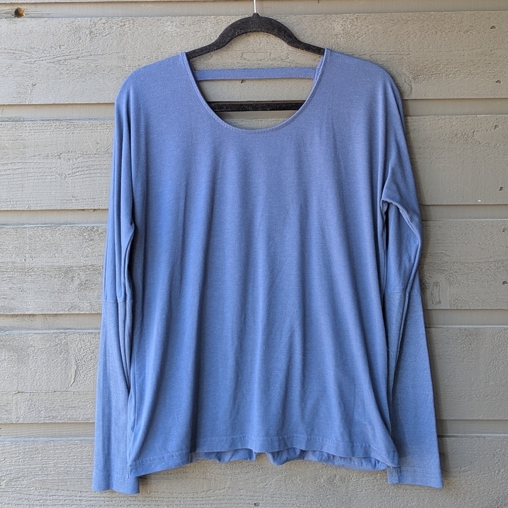 ONZIE Flow Open Back Long Sleeve T-shirt Size Medium Yoga Ballet Pilates Barre